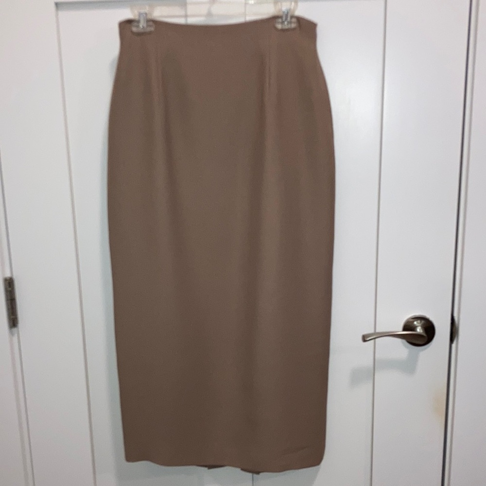 Women’s neutral skirt. Rena Rowan.